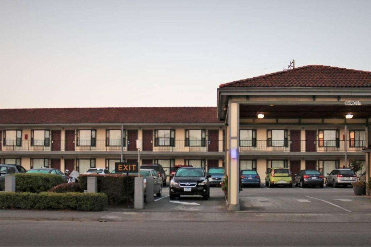 Sea Drift Inn Юрика Екстериор снимка
