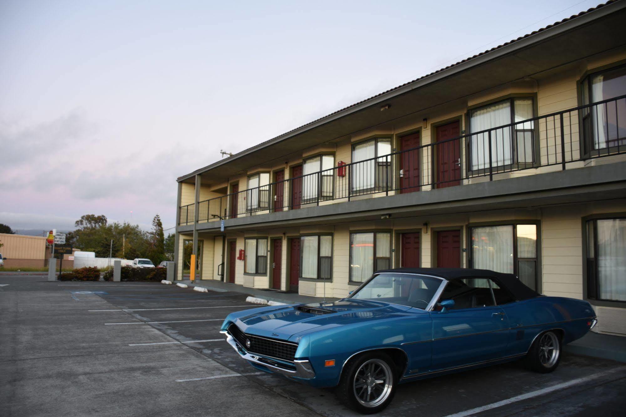 Sea Drift Inn Юрика Екстериор снимка